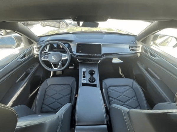 Atlas Cross Sport Interior