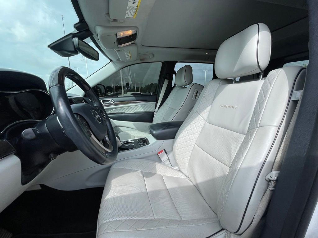2017 Jeep Grand Cherokee Summit - REAR ENTERTAINMENT / PANORAMIC SUNROOF