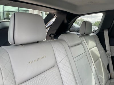 2017 Jeep Grand Cherokee Summit - REAR ENTERTAINMENT / PANORAMIC SUNROOF