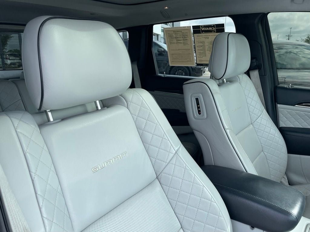 2017 Jeep Grand Cherokee Summit - REAR ENTERTAINMENT / PANORAMIC SUNROOF
