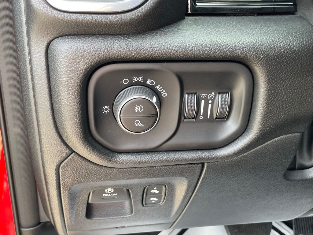 2025 RAM 1500 Laramie - HURRICANE MOTOR / VENTILATED SEATS