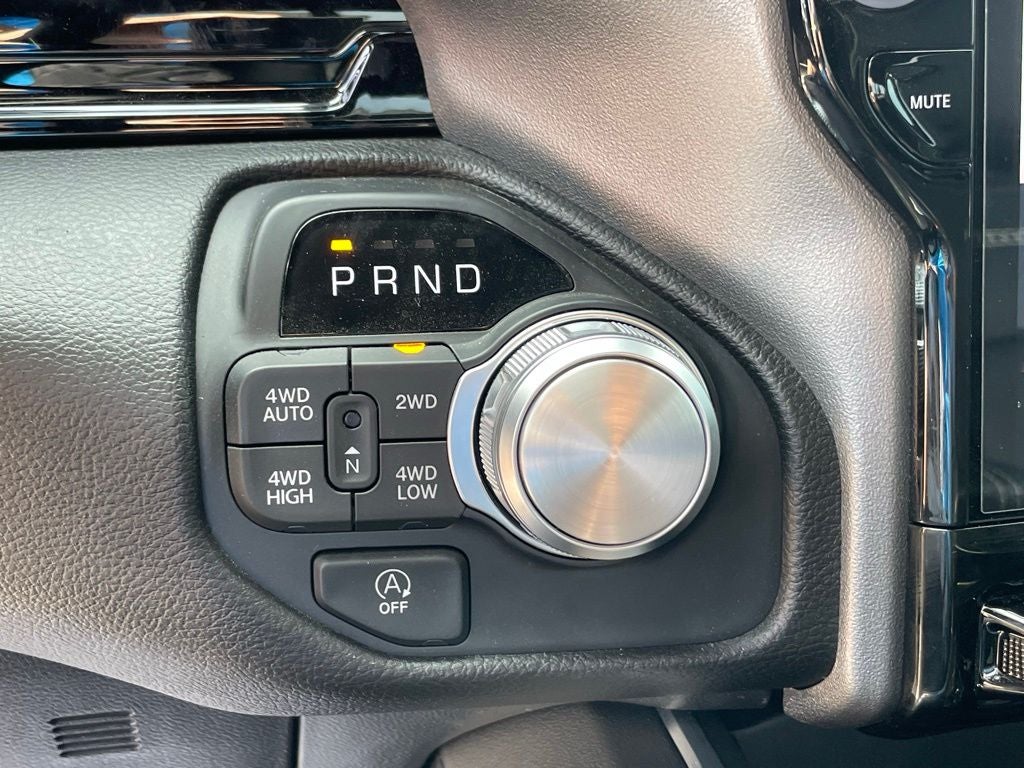 2025 RAM 1500 Laramie - HURRICANE MOTOR / VENTILATED SEATS