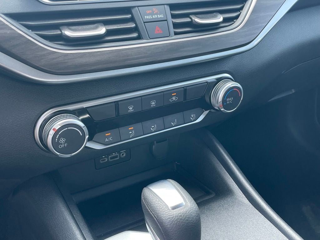 2025 Nissan Altima 2.5 SV - 39 MPG / REMOTE START