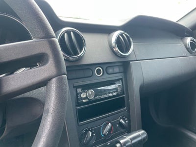 2005 Ford Mustang Base
