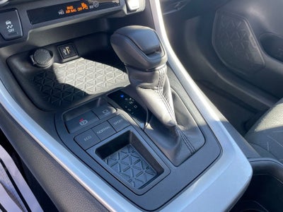 2024 Toyota RAV4 XLE - WIRELESS CARPLAY / BLIND SPOT MONITOR