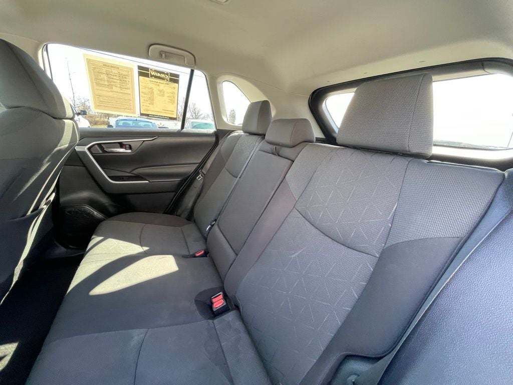 2024 Toyota RAV4 XLE - WIRELESS CARPLAY / BLIND SPOT MONITOR