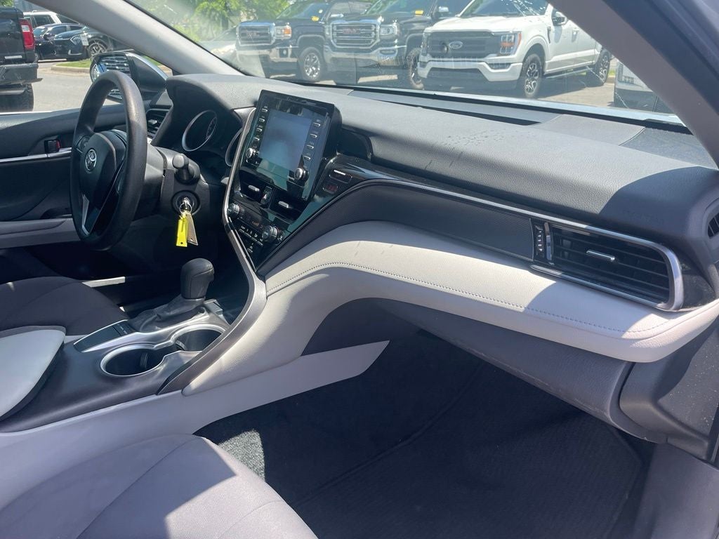 2022 Toyota Camry LE - APPLE CARPLAY / 8 WAY POWER DRIVER SEAT