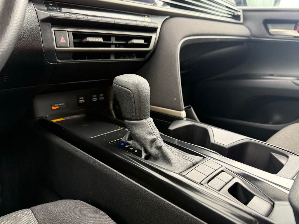 2025 Toyota Camry LE - 53 MPG / APPLE CARPLAY