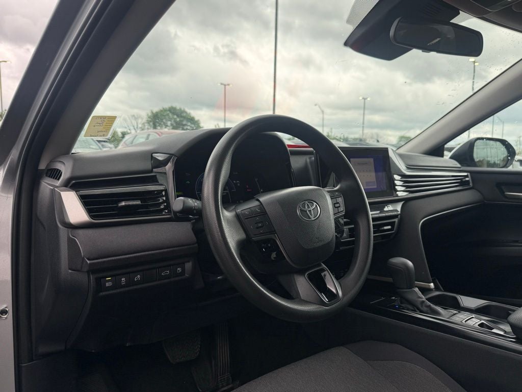 2025 Toyota Camry LE - 53 MPG / APPLE CARPLAY