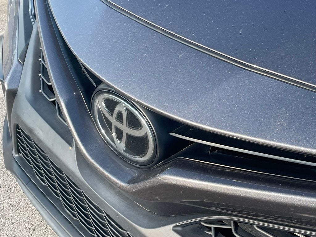 2021 Toyota Camry SE - 39 MPG / APPLE CARPLAY