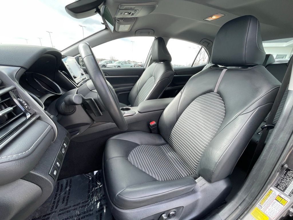 2024 Toyota Camry SE - 40 MPG / APPLE CARPLAY