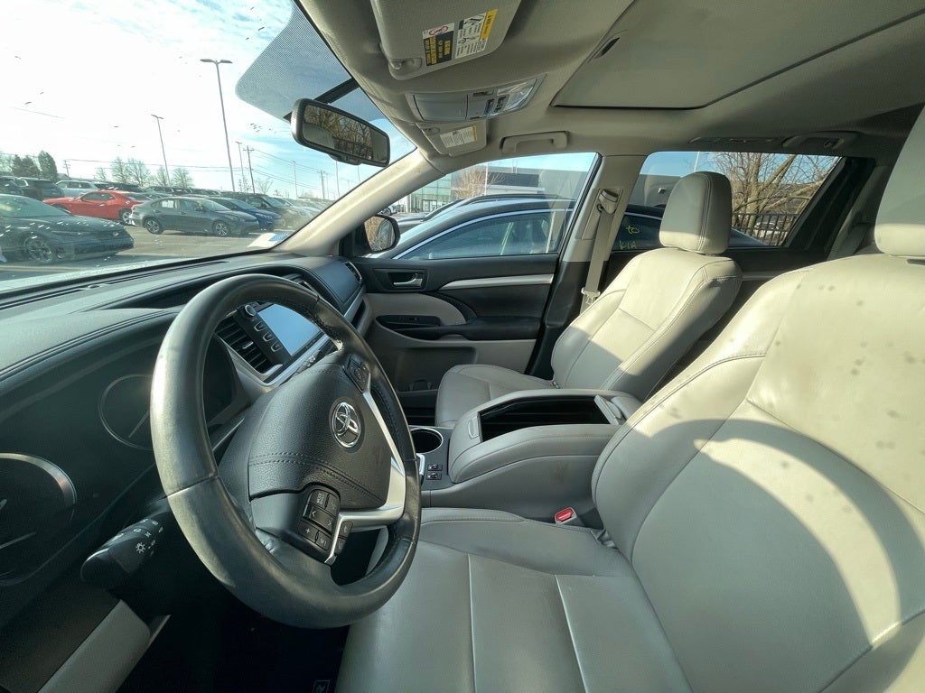 2016 Toyota Highlander XLE V6 - POWER LIFTGATE / PUSH BUTTON START