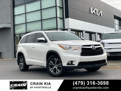 2016 Toyota Highlander XLE V6 - 2ND ROW CAPTAINS CHAIRS / 25 MPG HWY