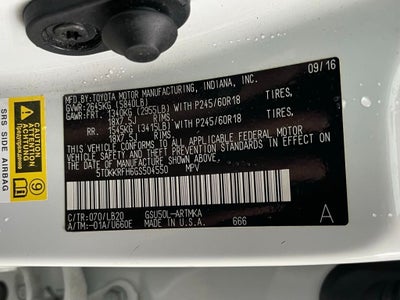 2016 Toyota Highlander XLE V6 - 2ND ROW CAPTAINS CHAIRS / 25 MPG HWY