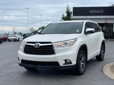 2016 Toyota Highlander XLE V6 - 2ND ROW CAPTAINS CHAIRS / 25 MPG HWY