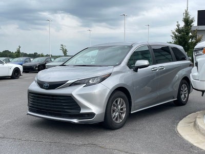 2025 Toyota Sienna LE 8 Passenger - 36 MPG / WIRELESS CARPLAY