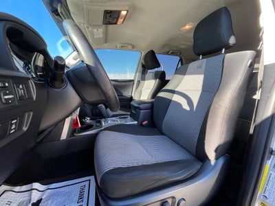 2018 Toyota 4Runner SR5 - CLEAN CARFAX / 4WD