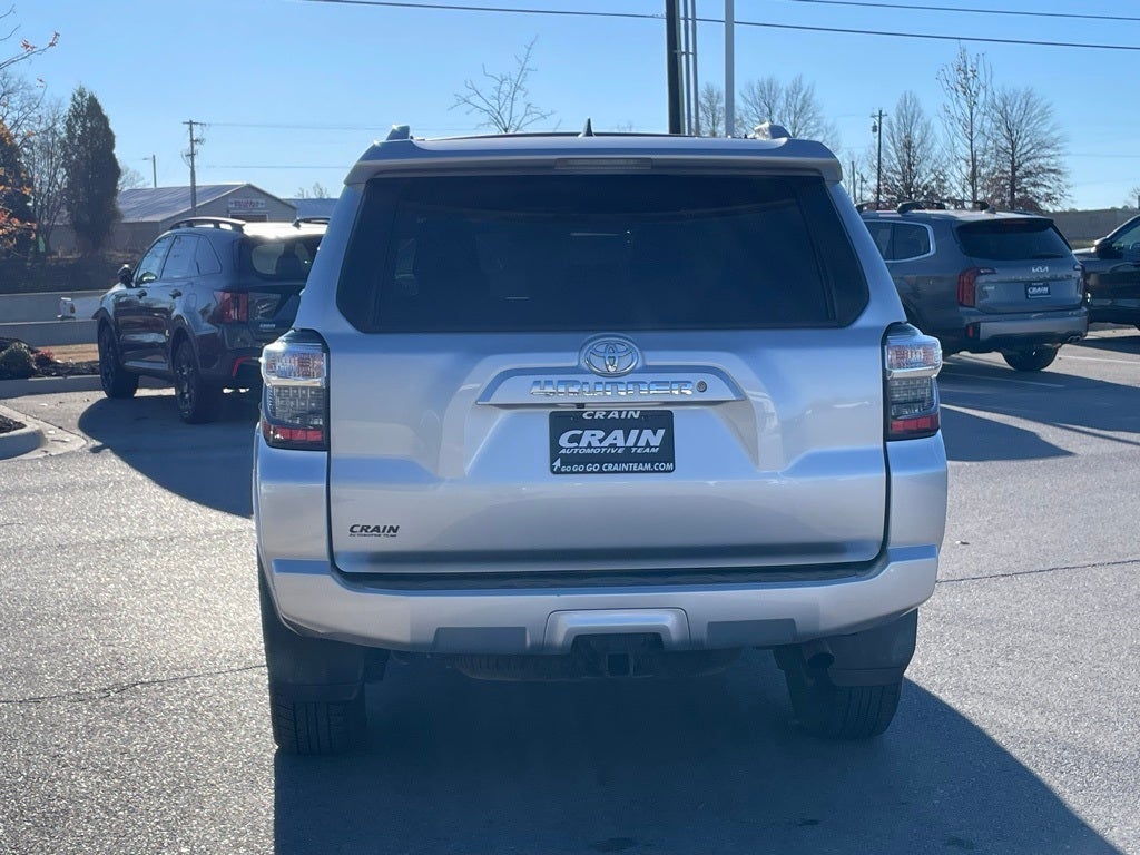 2018 Toyota 4Runner SR5 - CLEAN CARFAX / 4WD