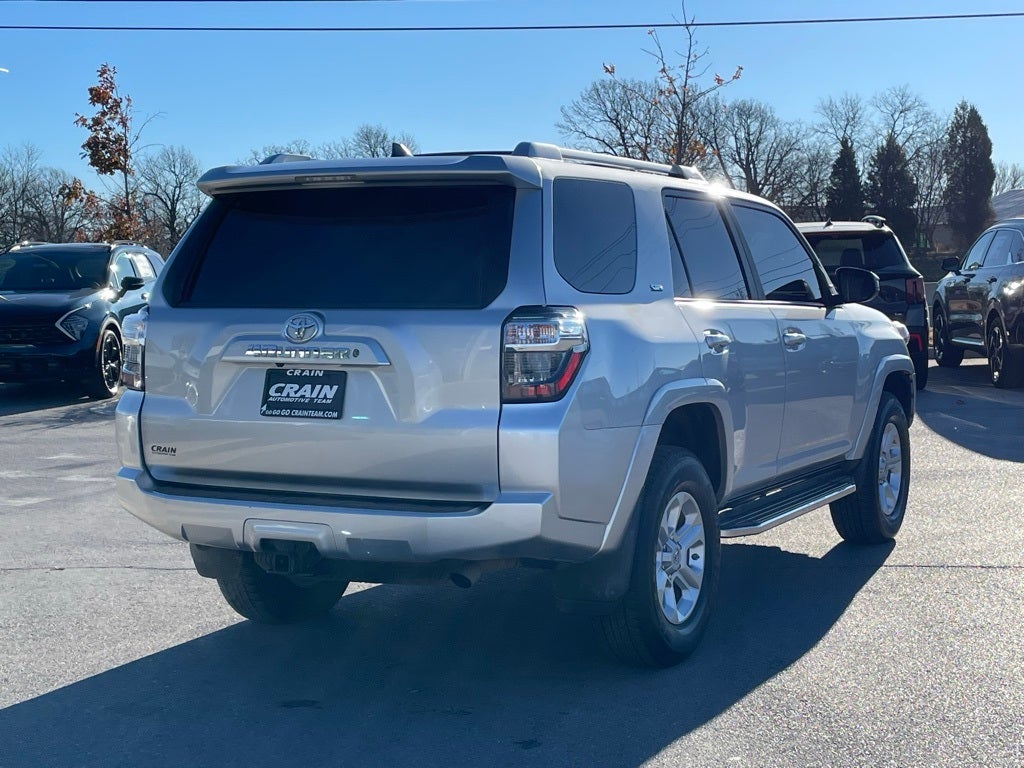 2018 Toyota 4Runner SR5 - CLEAN CARFAX / 4WD