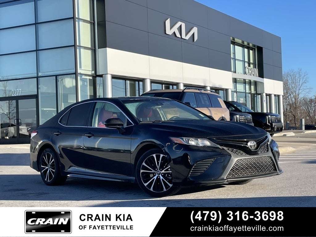 2018 Toyota Camry SE - RED INTERIOR / MOONROOF