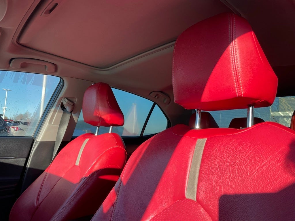 2018 Toyota Camry SE - RED INTERIOR / MOONROOF