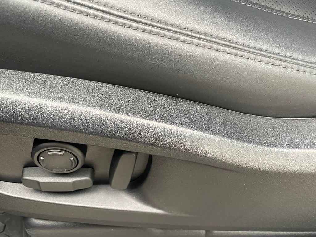 2025 Land Rover Defender 110 X-Dynamic SE - PANORAMIC ROOF / ELECTRONIC AIR SUSPENSION