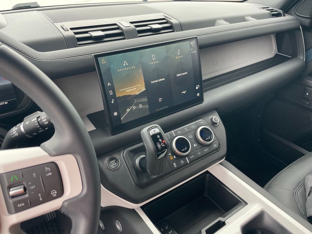 2025 Land Rover Defender 110 X-Dynamic SE - PANORAMIC ROOF / ELECTRONIC AIR SUSPENSION