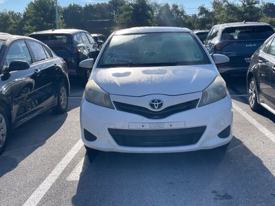 2014 Toyota Yaris LE - 36 MPG / CRUISE CONTROL