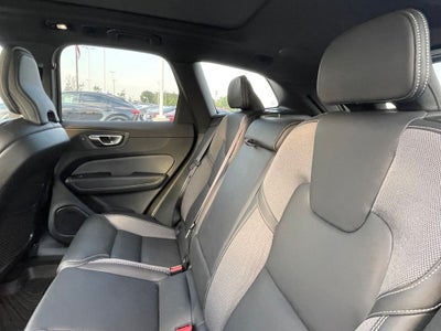 2022 Volvo XC60 B5 R-Design - NAVIGATION / POWER MOONROOF