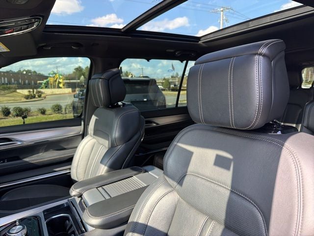 2023 Jeep Grand Wagoneer Base