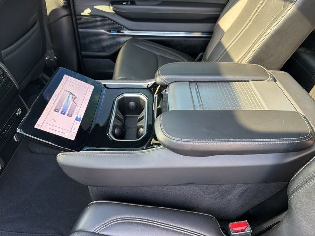 2023 Jeep Grand Wagoneer Base