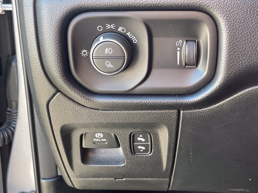 2022 RAM 1500 Big Horn/Lone Star Night Pkg, Level 2 Equip, Clean CarFax