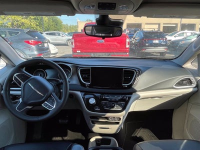 2023 Chrysler Pacifica Touring L Clean CarFax, One Owner, Third Row Seating