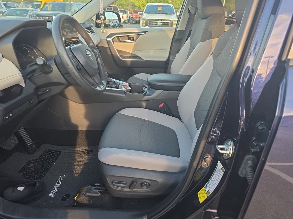 2025 Toyota RAV4 XLE One Owner, Low Miles