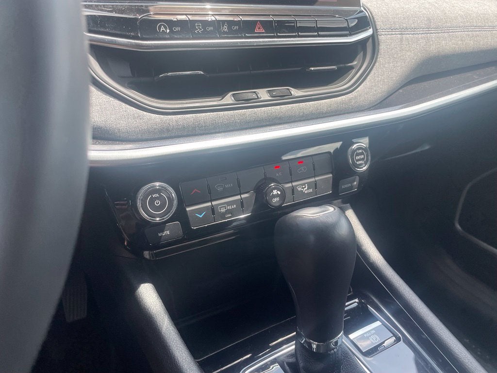 2024 Jeep Compass Latitude Clean CarFax, One Owner