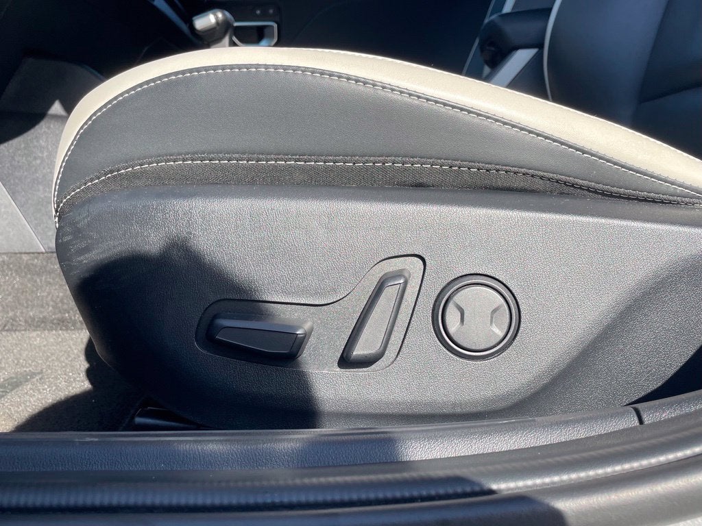 2025 Kia K4 GT-Line Pano Roof, One Owner
