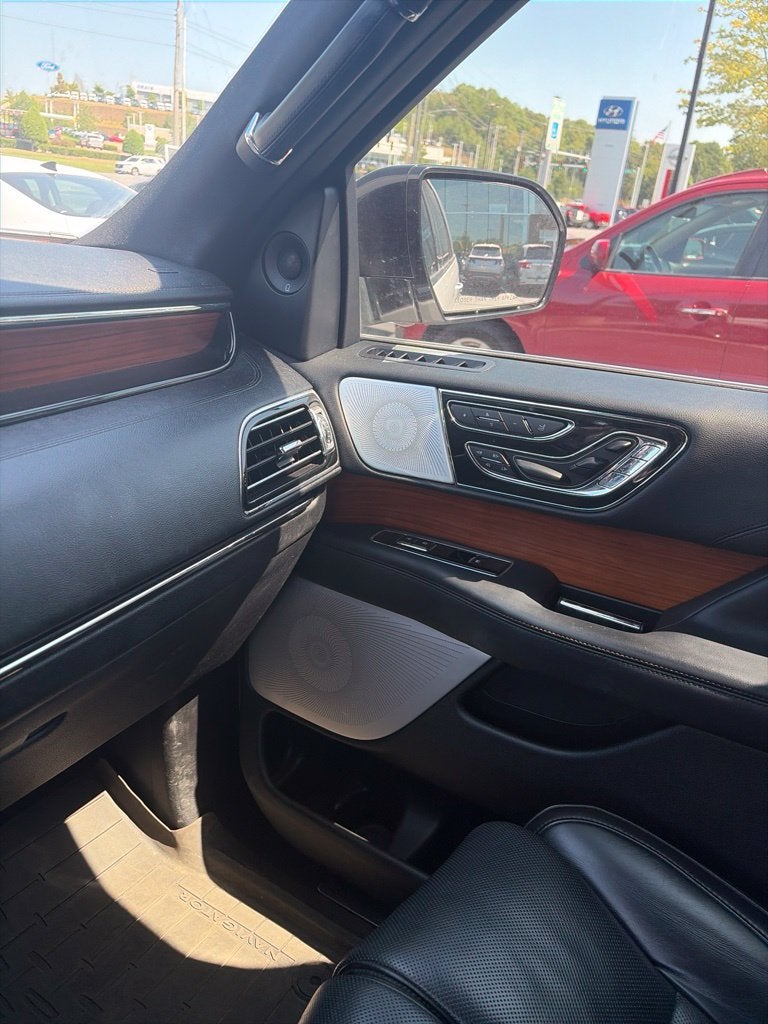 2019 Lincoln Navigator Reserve Clean CarFax, Revel Audio, Leather, Third Row
