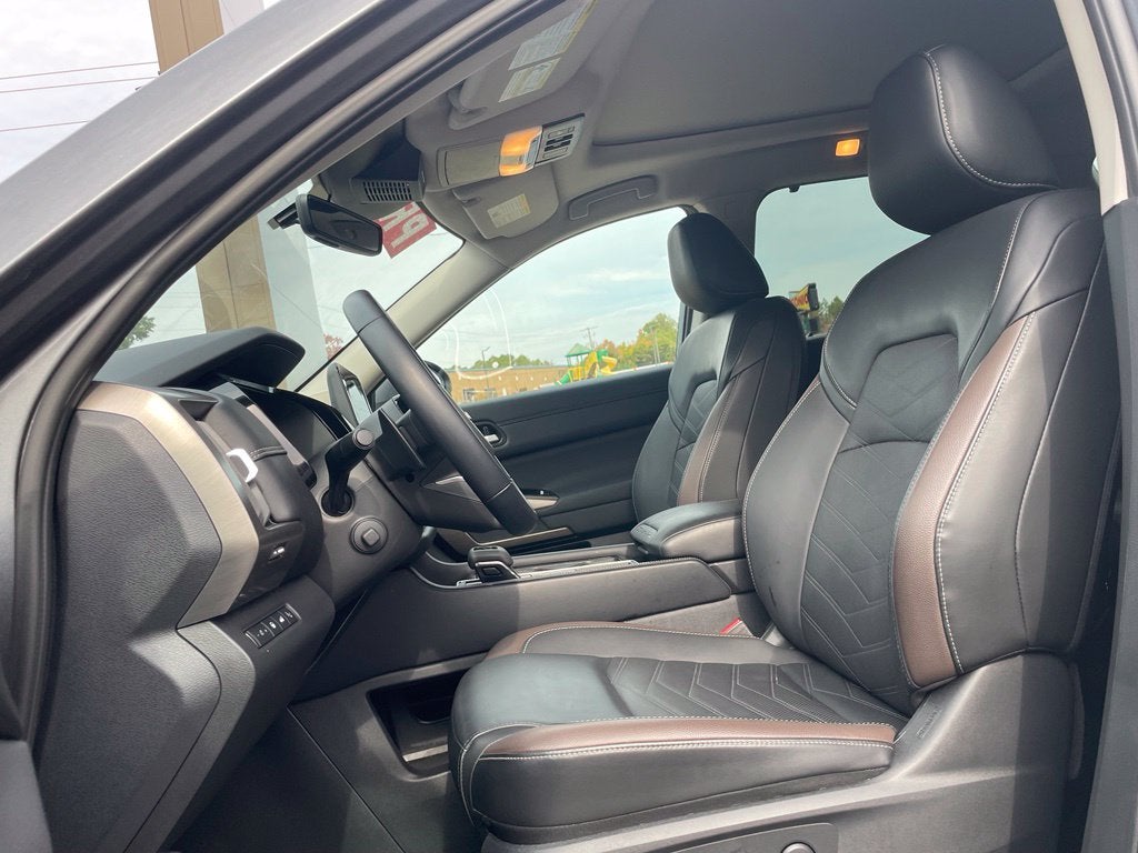 2025 Nissan Pathfinder Platinum Pano Roof, Leather, One Owner, Third Row