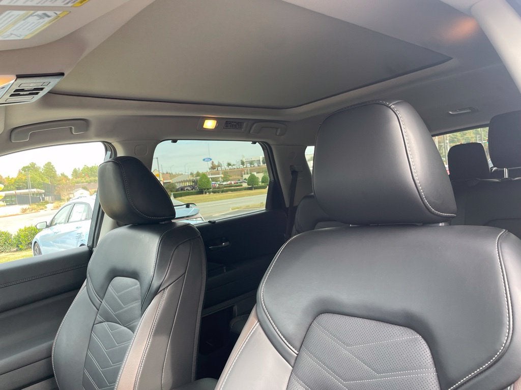 2025 Nissan Pathfinder Platinum Pano Roof, Leather, One Owner, Third Row