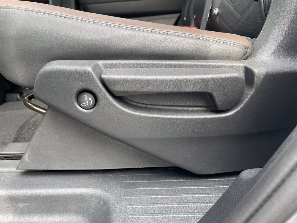 2025 Nissan Pathfinder Platinum Pano Roof, Leather, One Owner, Third Row