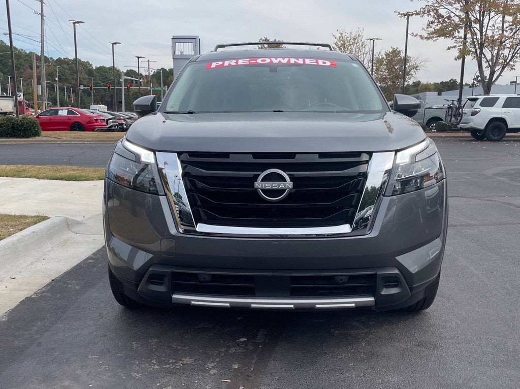 2025 Nissan Pathfinder Platinum Pano Roof, Leather, One Owner, Third Row