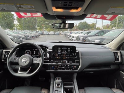 2025 Nissan Pathfinder Platinum Pano Roof, Leather, One Owner, Third Row