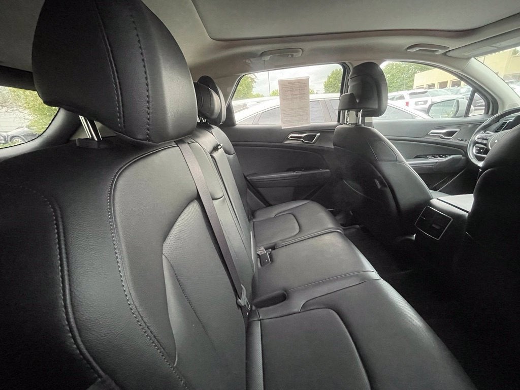 2025 Kia Sportage SX Pano Roof, Leather, One Owner