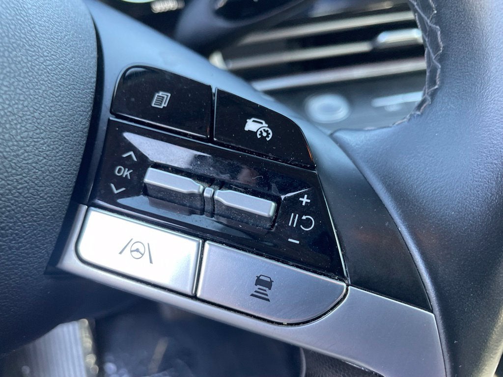 2025 Hyundai Elantra SEL Convenience Moonroof, One Owner
