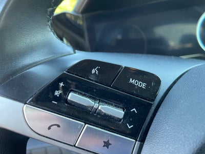2025 Hyundai Elantra SEL Convenience Moonroof, One Owner