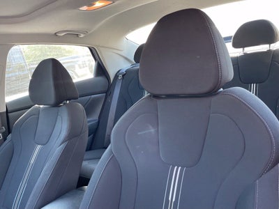 2025 Hyundai Elantra SEL Convenience Moonroof, One Owner