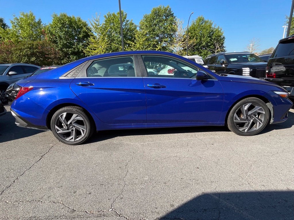 2025 Hyundai Elantra SEL Convenience Moonroof, One Owner