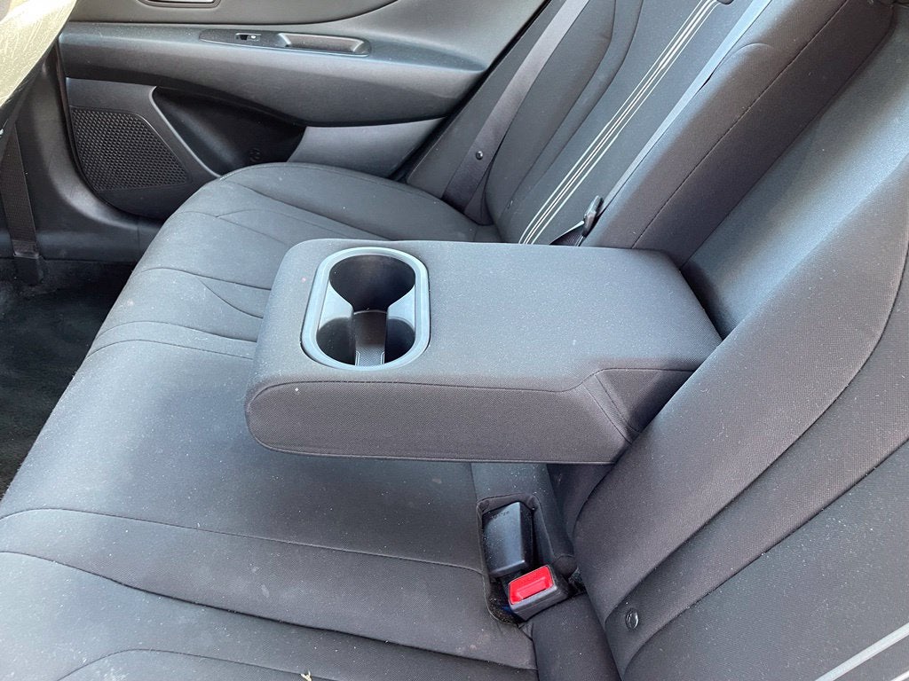 2025 Hyundai Elantra SEL Convenience Moonroof, One Owner