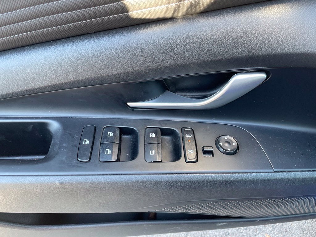 2025 Hyundai Elantra SEL Convenience Moonroof, One Owner