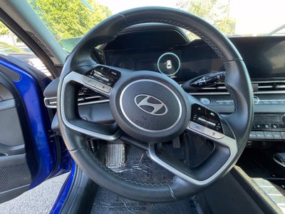 2025 Hyundai Elantra SEL Convenience Moonroof, One Owner